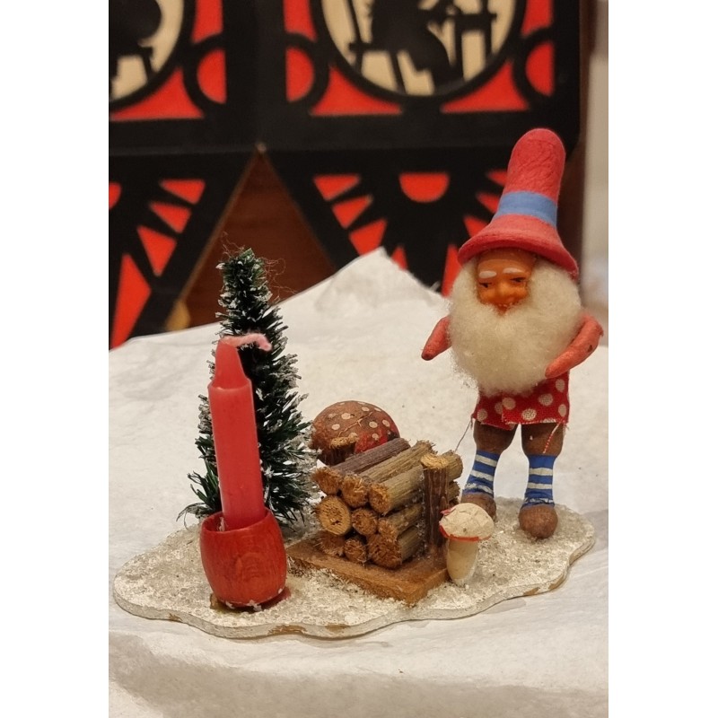 Old pinecone with a large hat, tree and more.., h: 9 cm.
