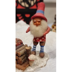 Old pinecone with a large hat, tree and more.., h: 9 cm.