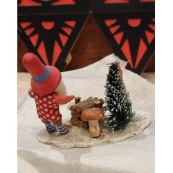 Old pinecone with a large hat, tree and more.., h: 9 cm.
