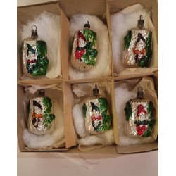 Box with old glass ornaments, trunk with elves, diff. colours, h: 6,5 cm. (6x).