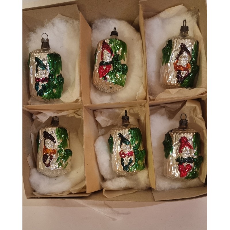Box with old glass ornaments, trunk with elves, diff. colours, h: 6,5 cm. (6x).