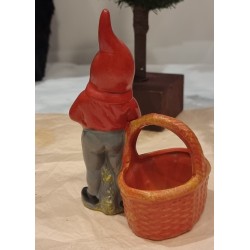 Gammel keramiknisse med skål, h: 18,5 cm.