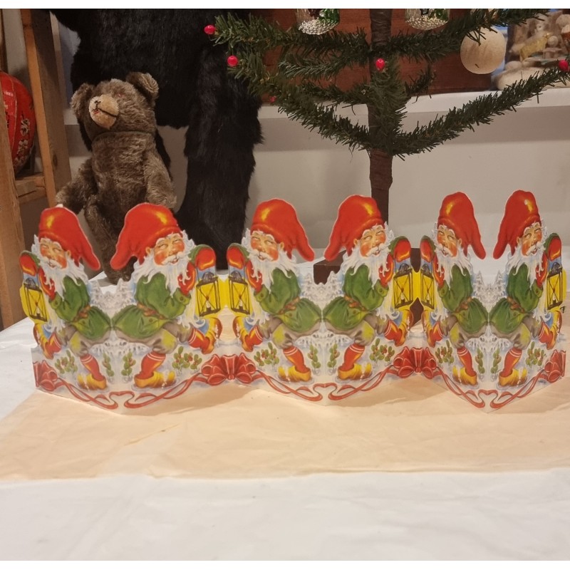 Gammel juleremse med julemænd, Ingrid Elf, l: 54 cm/ h: 14 cm.